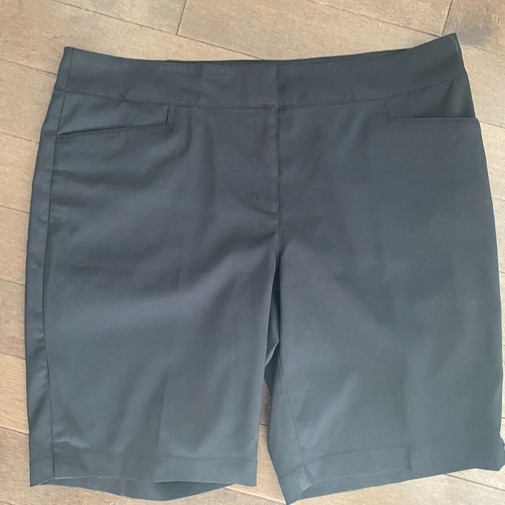 Nicklaus black shorts size 14